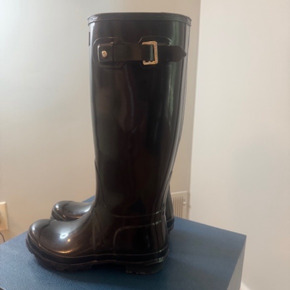 Hunter Tall Gloss Rain boots, Size 7 - Picture 2 of 3